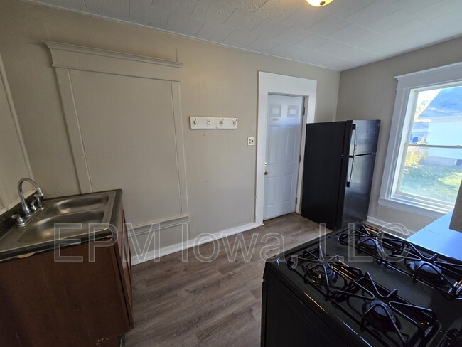 Building Photo - 109 Summit Ave