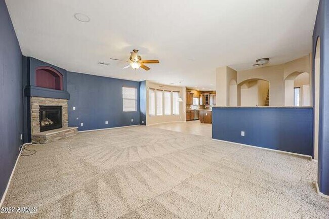 Building Photo - BEAUTIFUL SURPRISE HOME