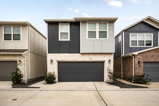 Building Photo - 9810 Falling Fern Ln