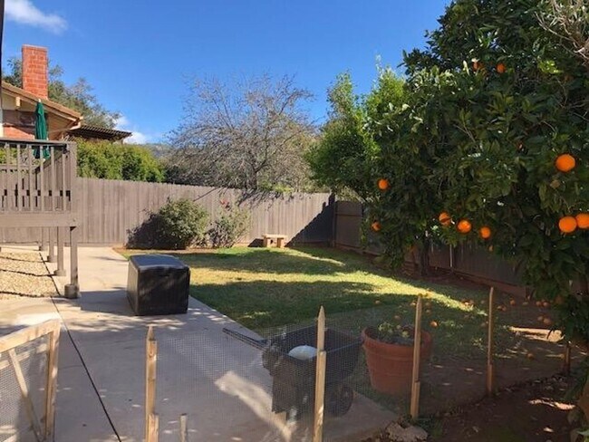 Building Photo - Oak View- Spacious Three Bedroom + Office Space