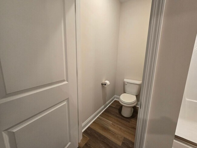 Building Photo - 4 Bedroom, 2 Bath Ranch Available for Rent Now!