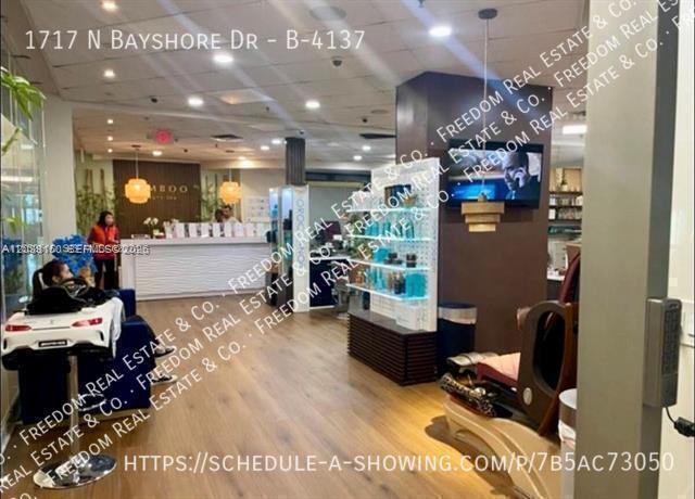 Building Photo - 1717 N Bayshore Dr