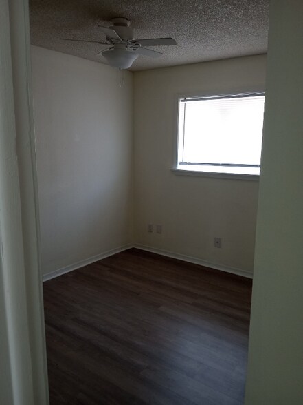 Building Photo - 1010 Western Dr