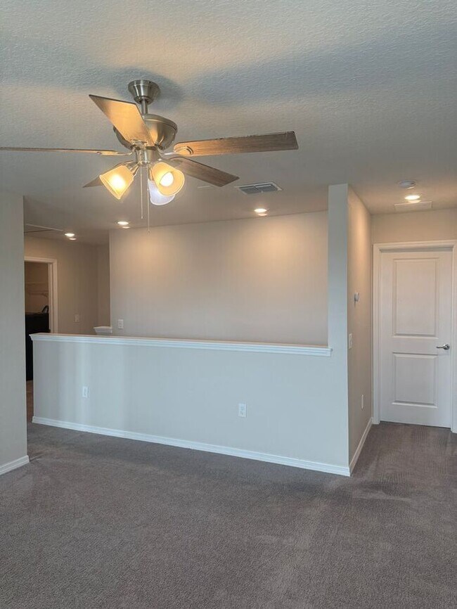 Building Photo - Beautiful/Like New Home in Winter Haven