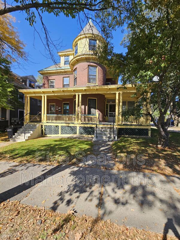 Primary Photo - 322 Pearl St