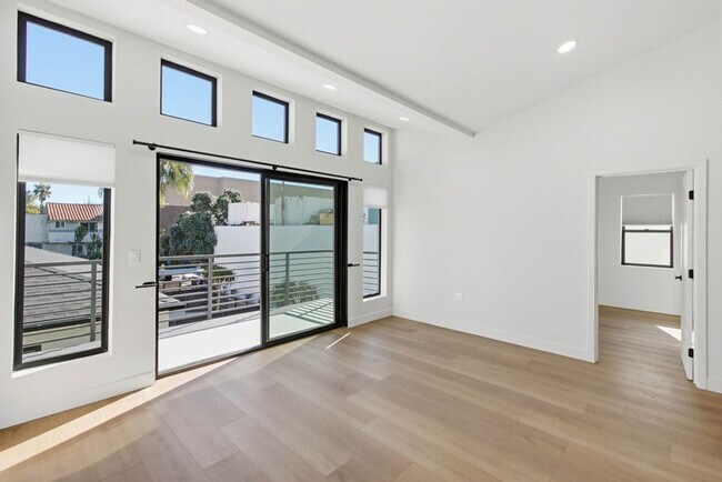 Building Photo - Brand New Construction – 3 Bed / 2 Bath Duplex Home in Normal Heights