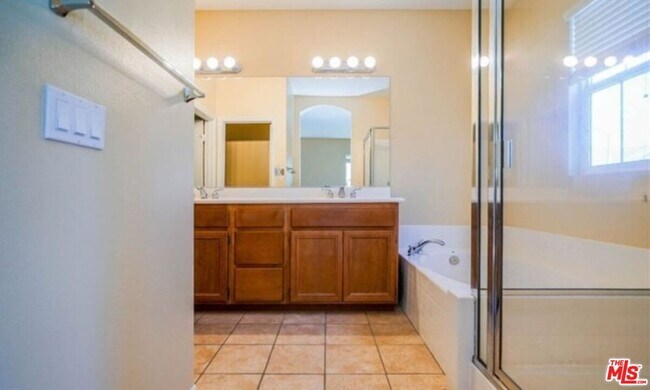 Building Photo - 1241 Ivy Terrace