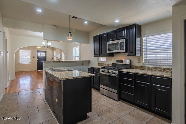 Building Photo - 3611 Yandell Dr