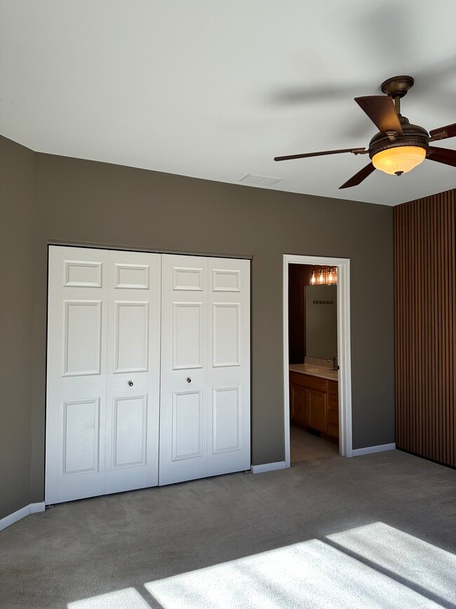 Building Photo - 4313 Dillon St