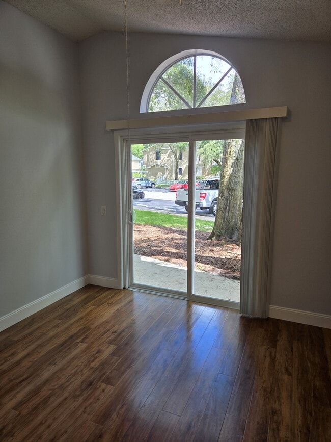 Building Photo - 3080 Fox Ln