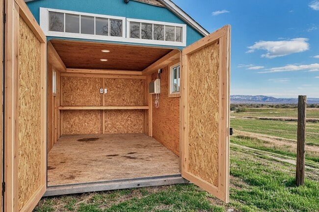 Building Photo - Fox Ridge