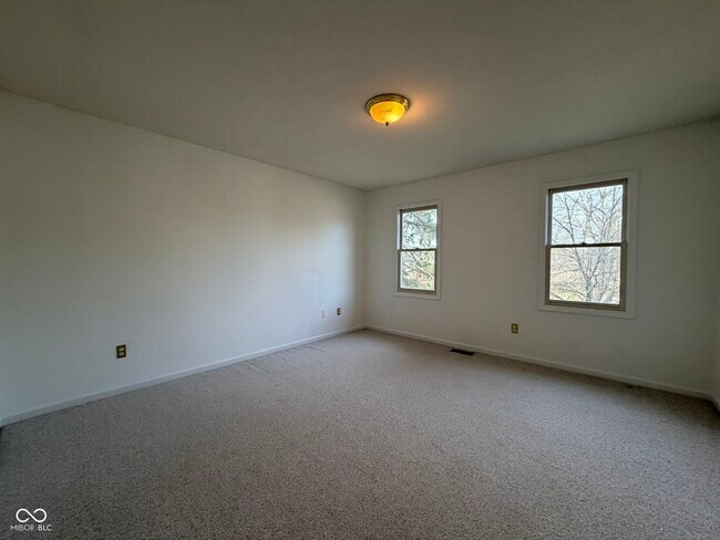 Building Photo - 1351 Woodpond N Roundabout