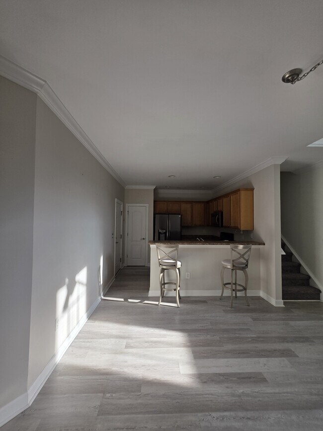 Building Photo - 1041 Fairway Ln