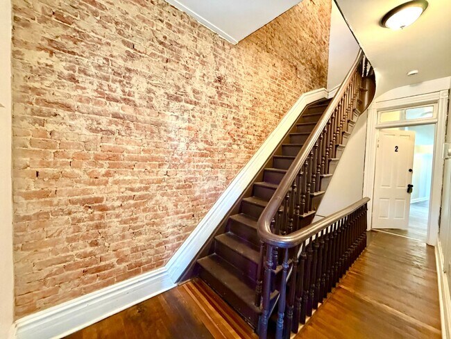 Building Photo - 162 S Potomac St