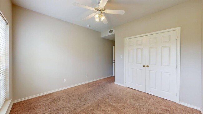 Building Photo - 1604 Park Pl