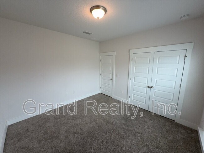 Building Photo - 5963 Cherry Hill Cir