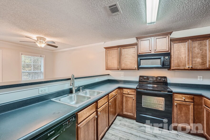 Building Photo - 3790 Village Main St