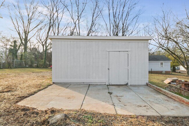 Building Photo - 1703 Lowder St