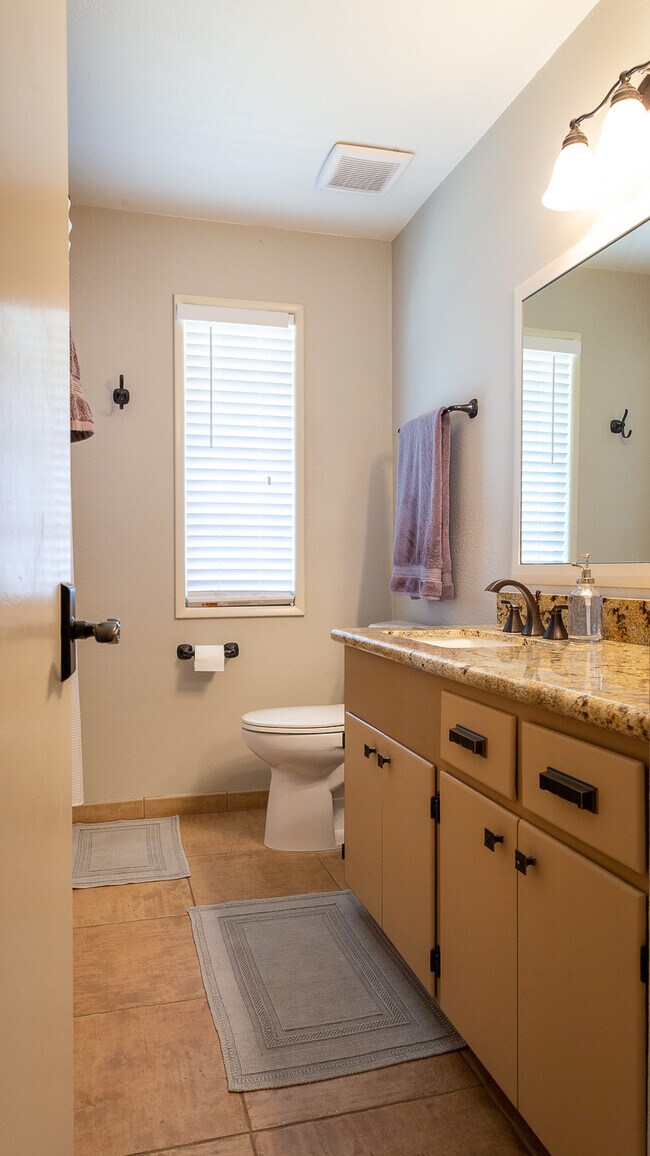 Guest Bath - 2040 W Cambridge Ave