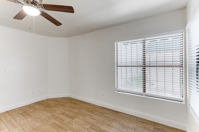 Building Photo - Stylish Condo Near the Strip & Convention Center!