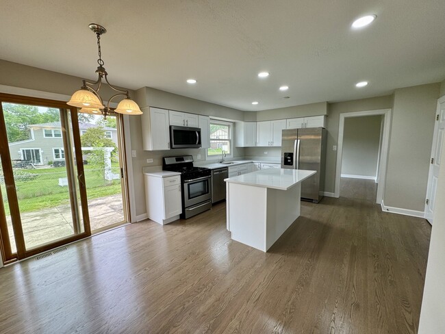 Building Photo - 1527 Windsor Ct