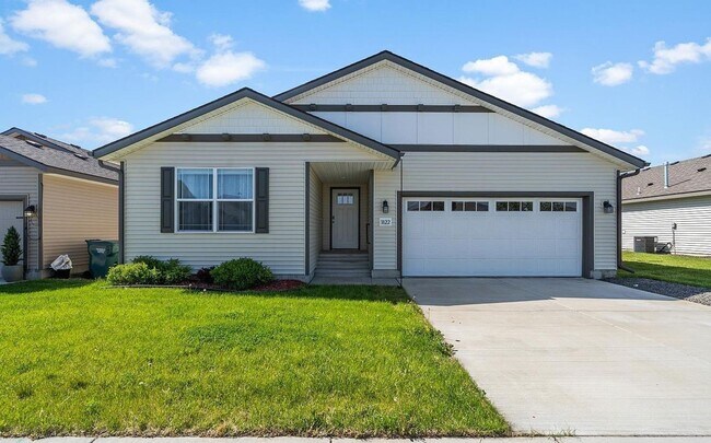 Primary Photo - Great Location, Single Family Home, Post F...