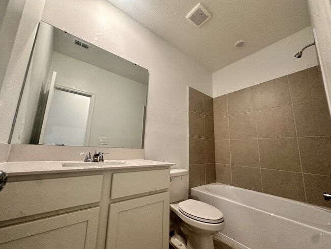 Building Photo - 2423 Bevel Ln