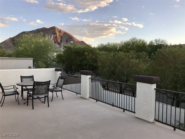 Building Photo - 1169 Midori St