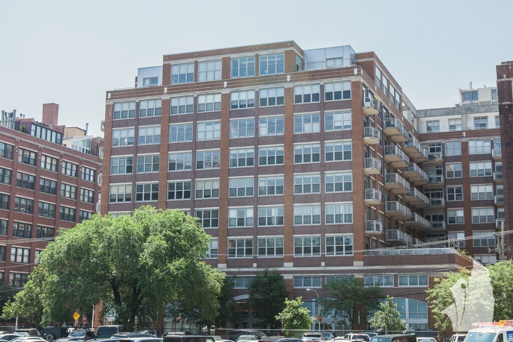 Building Photo - 933 W Van Buren St