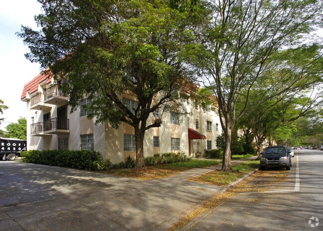 Building Photo - Salzedo Plaza