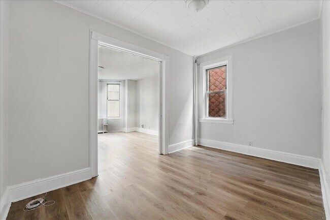Building Photo - 335 47th St