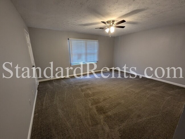 Building Photo - 2870 Spruce Cir