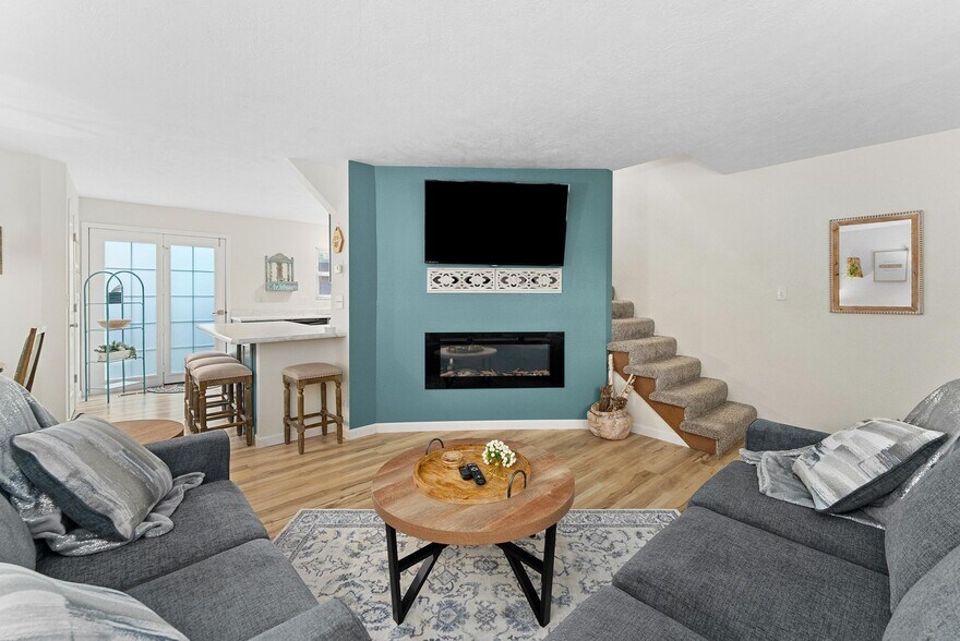 Building Photo - 1304 E Sylvan Cir