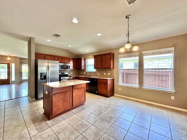 Building Photo - Beautiful & Spacious 3BR/2.5BA One-Level H...
