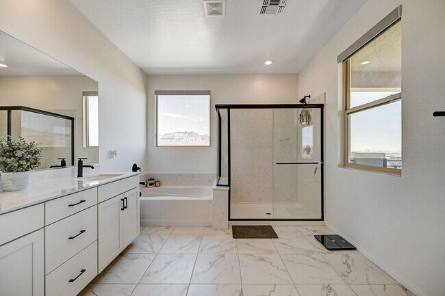 Building Photo - Stunning Fully Furnished 5-Bedroom Home in...