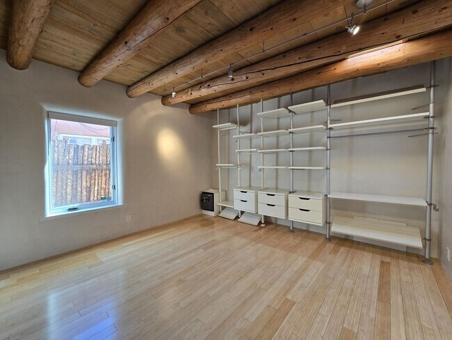 Building Photo - 624 Alto St