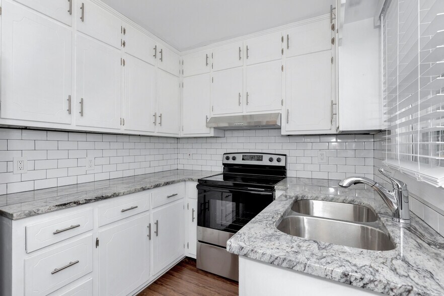 Building Photo - 3116 Hale Dr SW