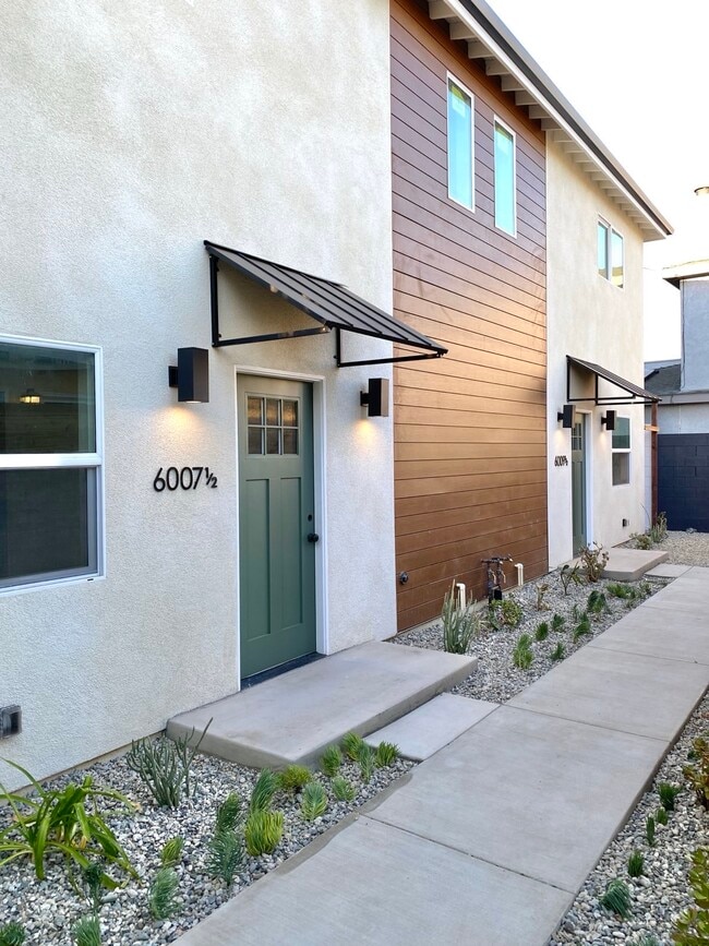 Building Photo - 6009 W 85th Pl