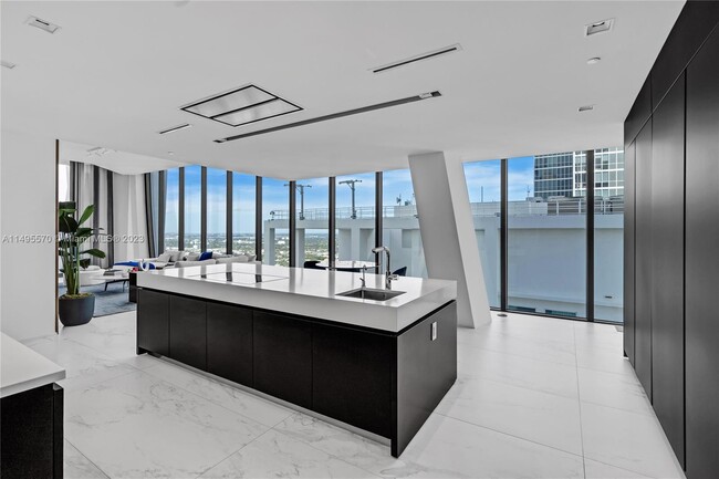 Building Photo - 1000 Biscayne Blvd