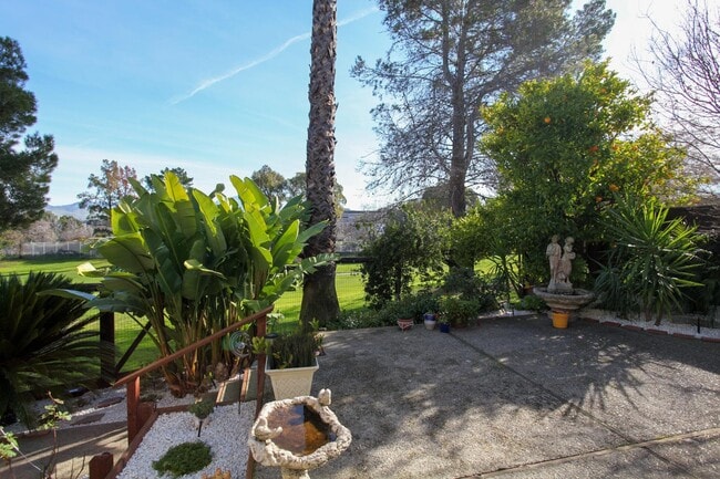 Building Photo - 1632 Siskiyou Dr