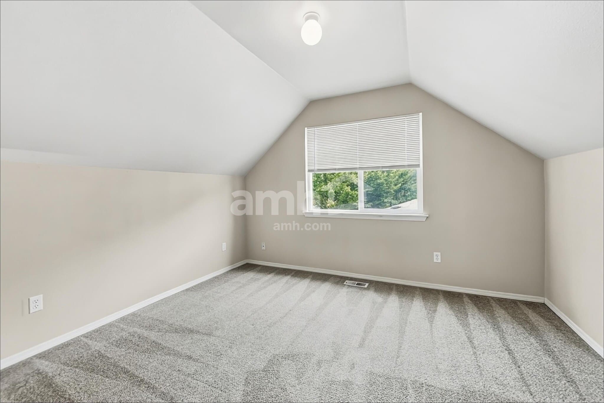 Building Photo - 2709 9th St SE