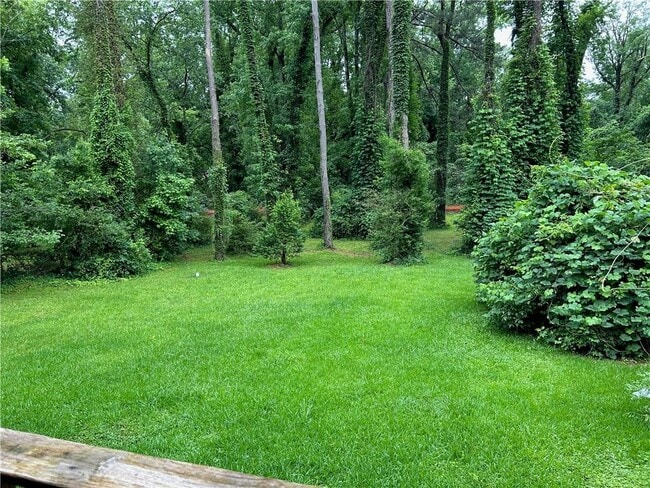 Building Photo - 3231 Pinehill Dr