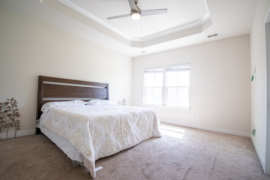 Building Photo - 914 Avast Way