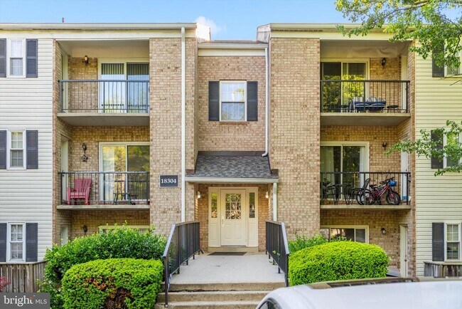 Building Photo - 18304 Streamside Dr