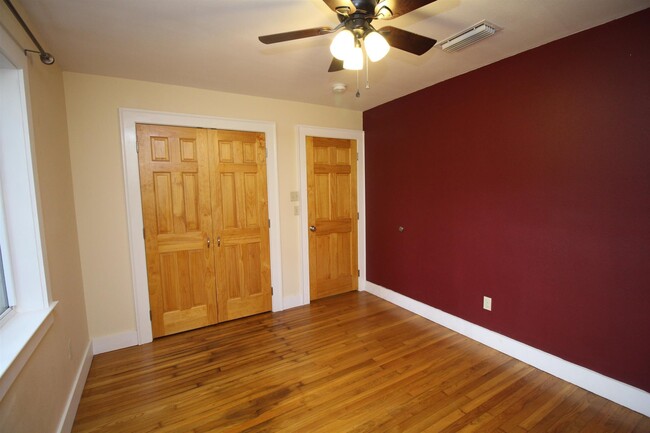Building Photo - 732 Woodmere Dr
