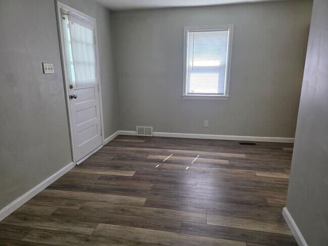 Building Photo - Updated 2-Bedroom, 1-Bathroom Home with Garage – $1,200/Month