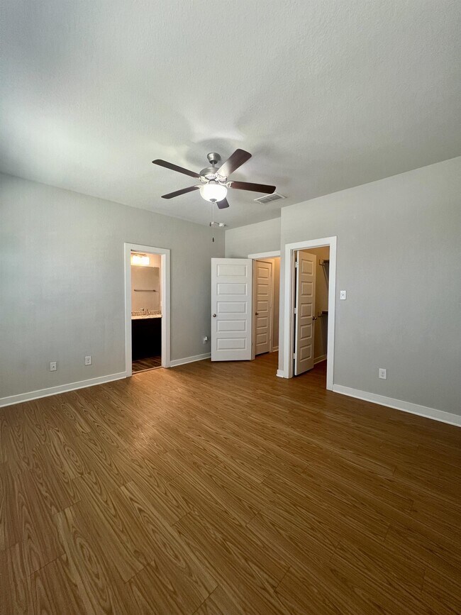 Building Photo - 374 Creekside Curve