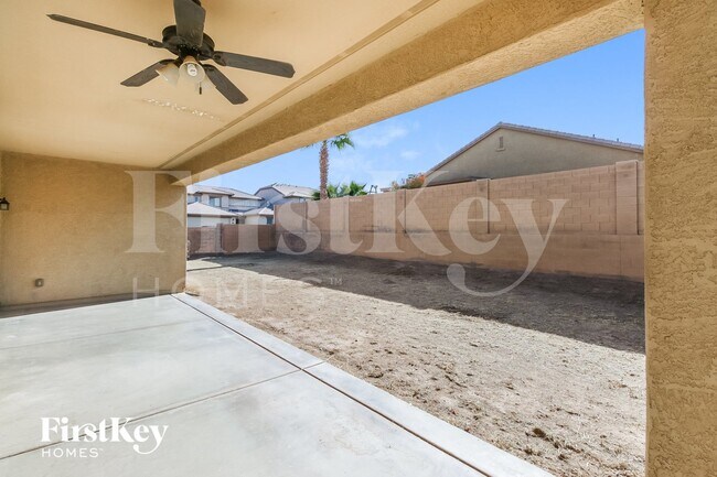 Building Photo - 635 W Desert Hills Dr