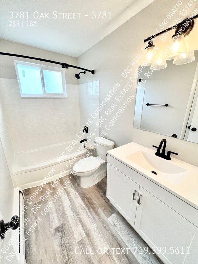 Building Photo - 3781 Oak St