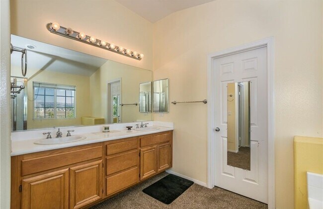 Building Photo - Beautiful, 4BD/3BA Rancho Belago Home